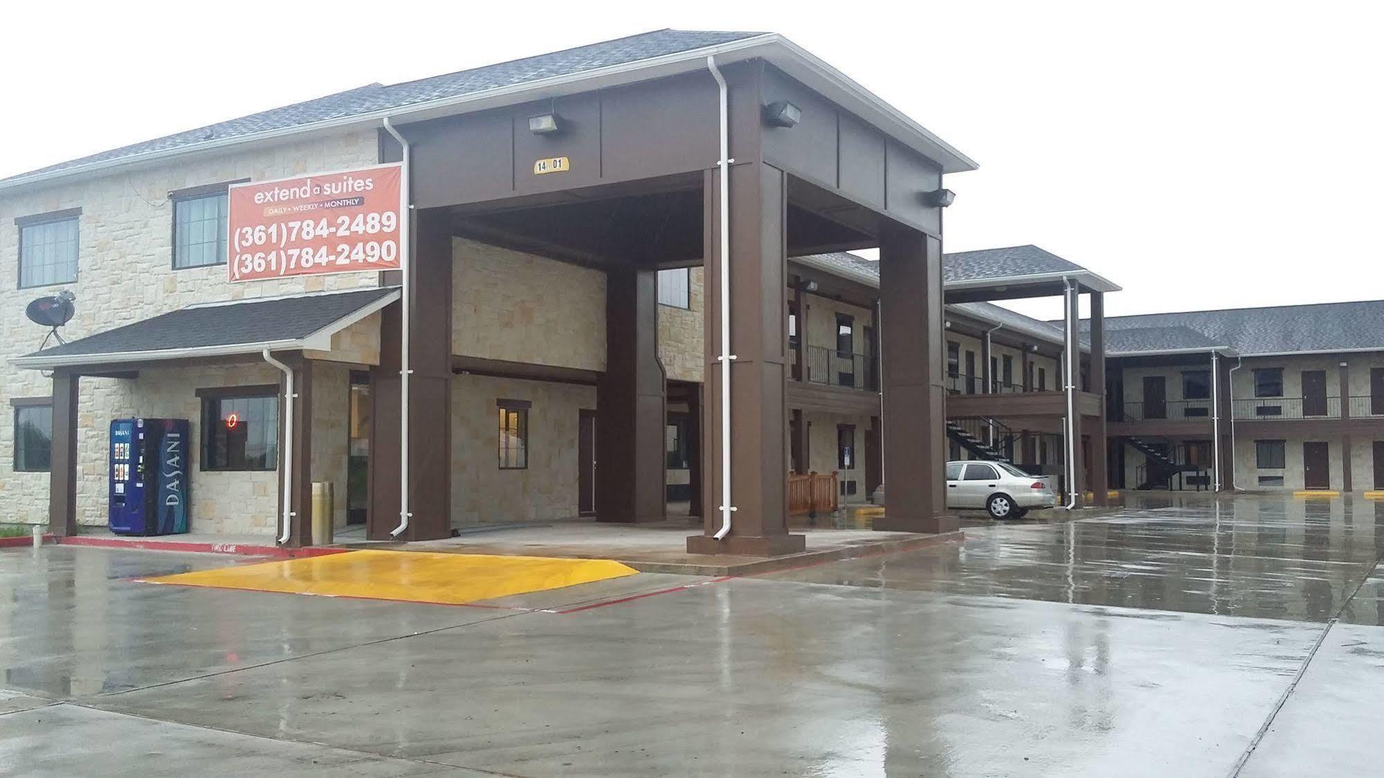 Lux Inn And Suites Three Rivers Exterior photo