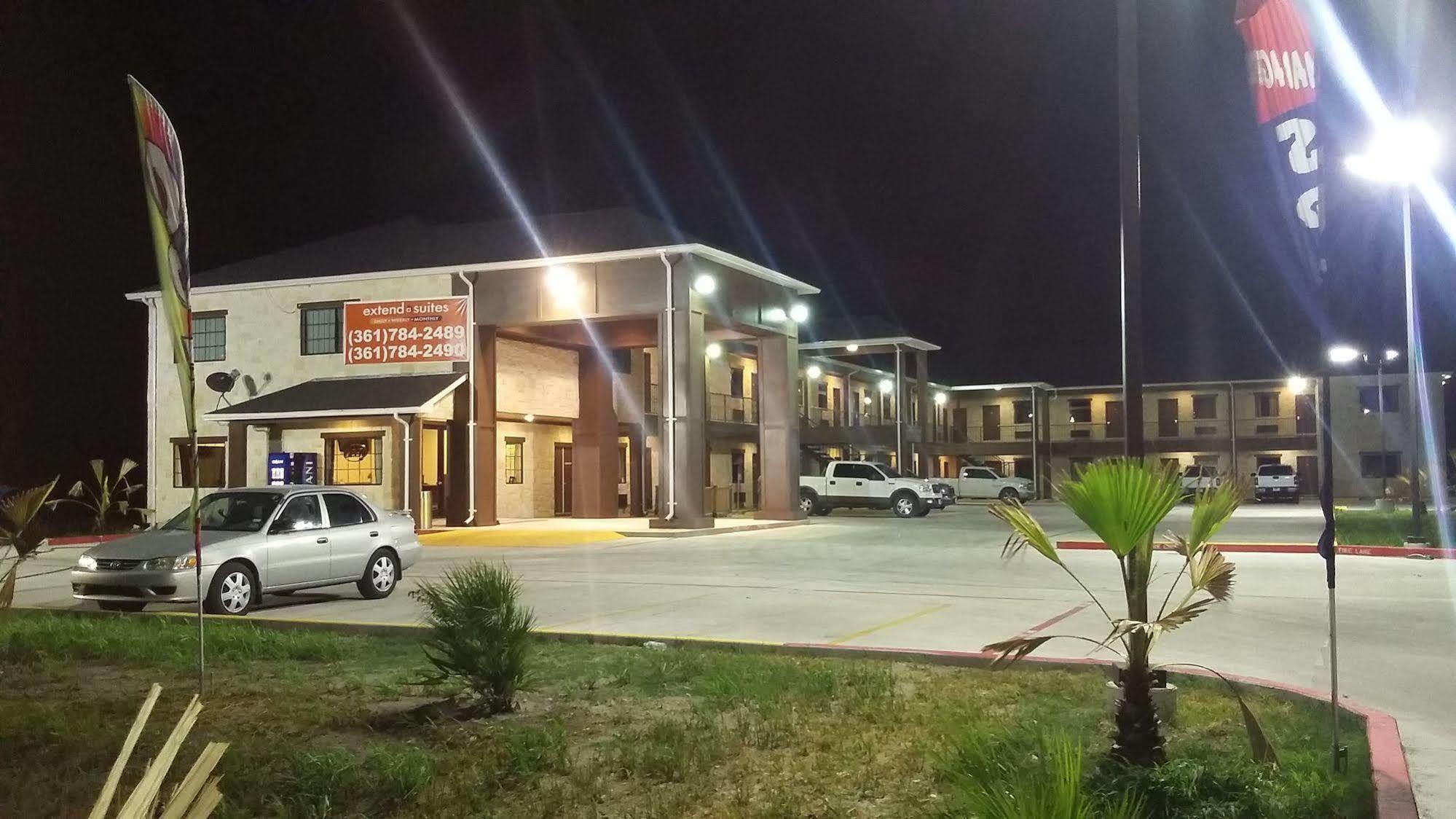 Lux Inn And Suites Three Rivers Exterior photo